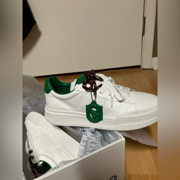 STEVE MADDEN Marvin Sneakers. White/Green Faux Leather (w/ charm)- Size: 7.5 - Picture 8 of 11